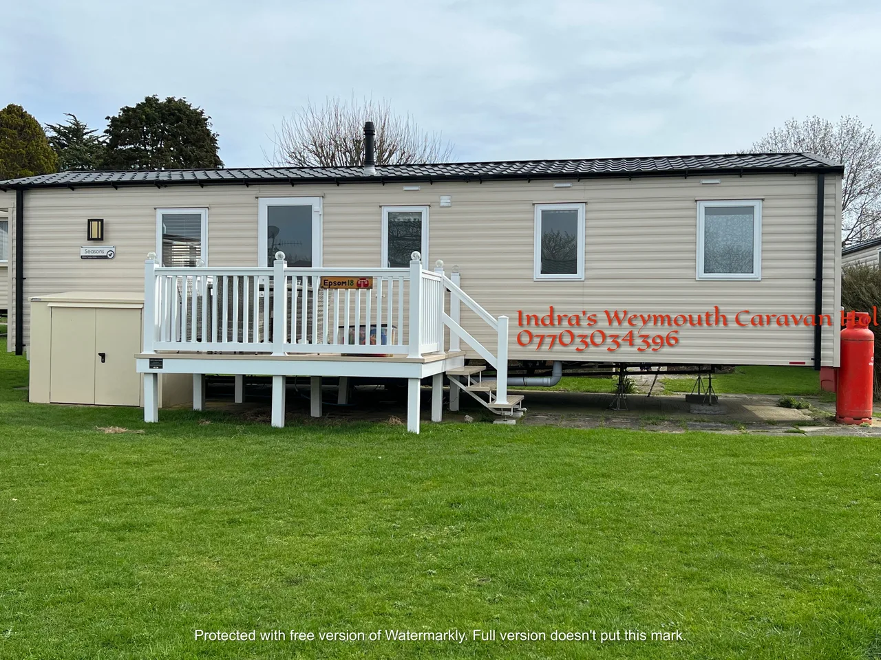Epsom 18 — caravan photograph 3