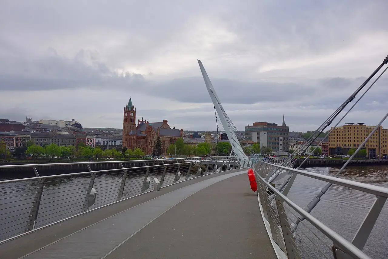 Derry~Londonderry — Peace Bridge River Foyle (42115616911)